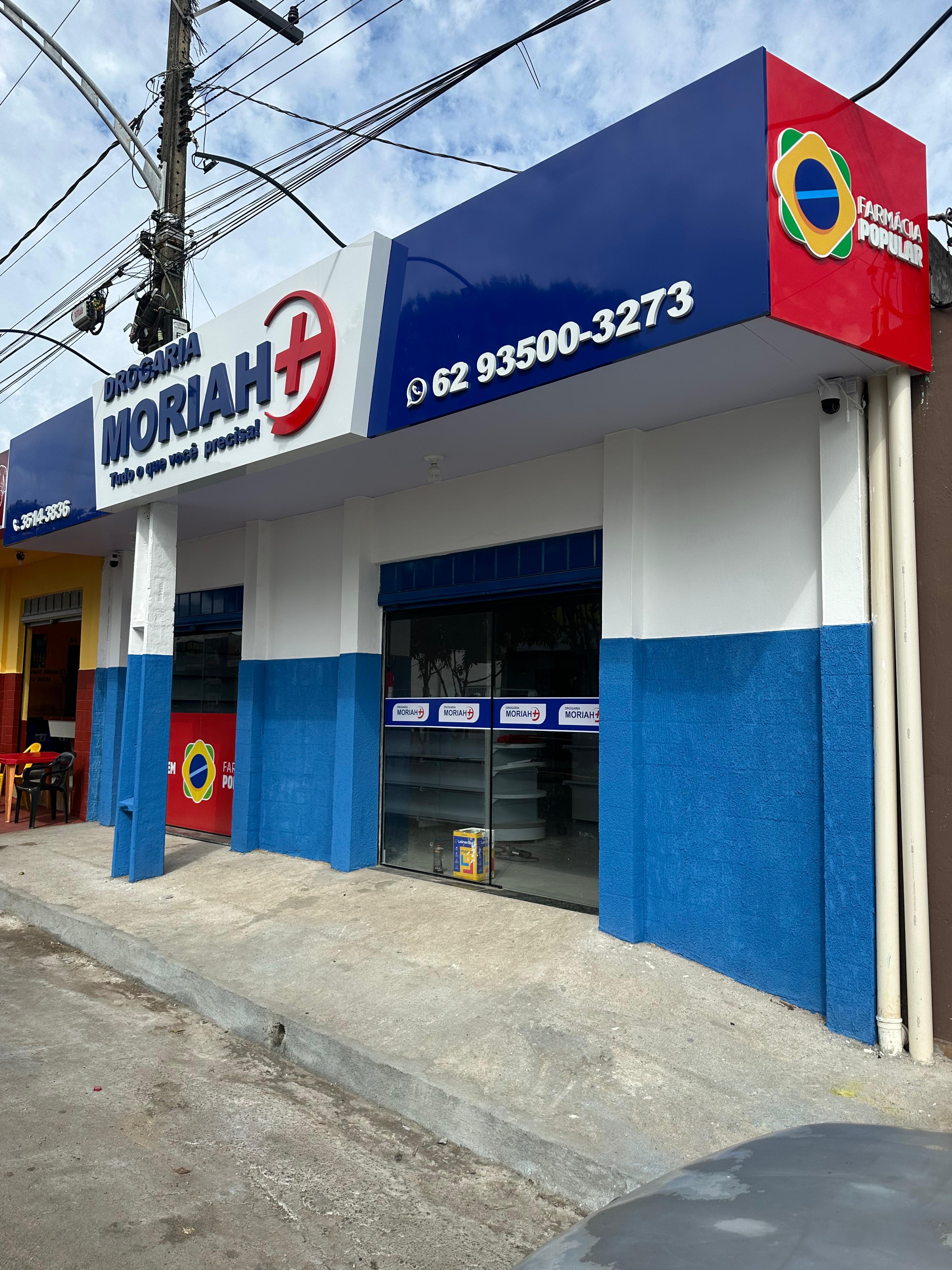Fachada da Drogaria Moriah na Av. 1, qd 07 - lt 11, sala 2, em Inhumas-GO, credenciada ao Farmácia Popular do Governo Federal